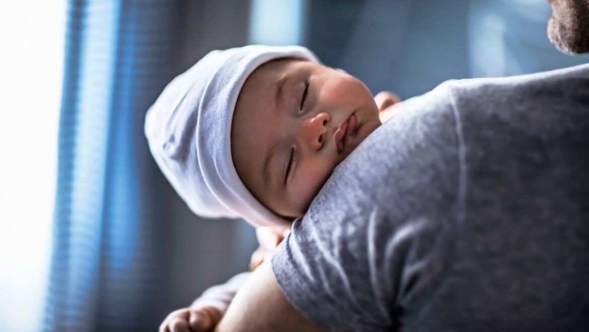 Sommeil nouveau-né : comprendre les troubles et apaiser bébé