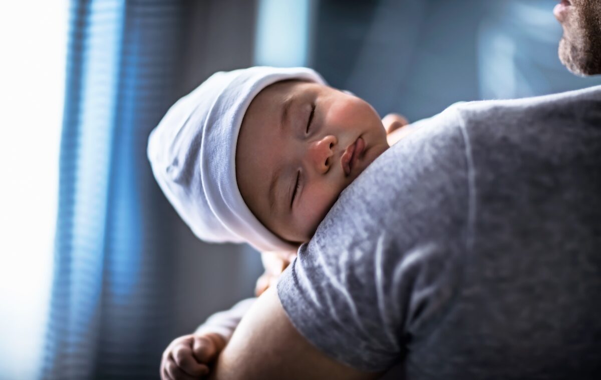 Sommeil nouveau-né : comprendre les troubles et apaiser bébé
